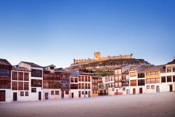 Piccola città di Penafiel con Castello e Piazza Vecchia — Foto Stock