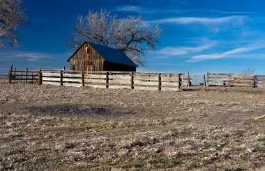Eski çit ve ahır colorado düz üzerinde