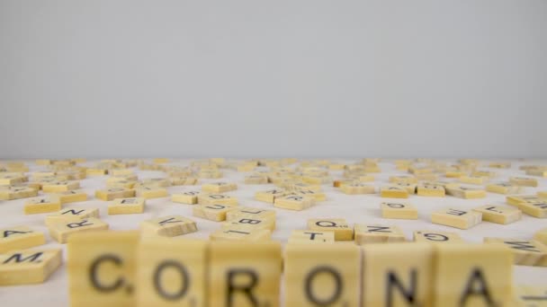 Corona Palavra Letras Scrabble Letras Raspadas Espalhadas Uma Mesa Branca — Vídeo de Stock
