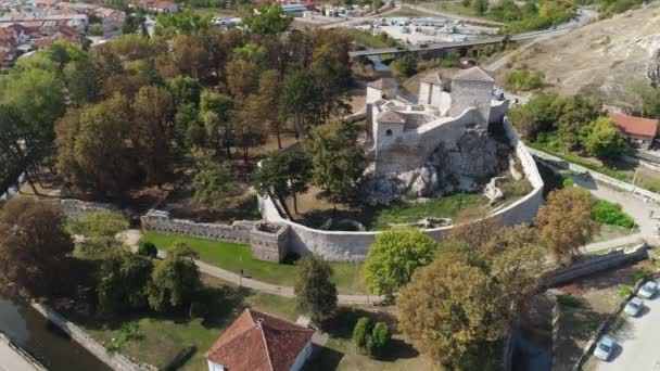 Malá Středověká Pevnost Pirotu Srbsku Kamenné Zdi Město Pozadí Letecký — Stock video