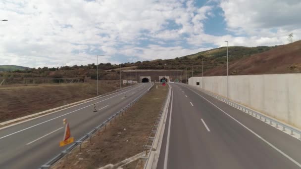 Richting Van Een Dubbele Tunnel Drones Schot Laag Vliegen Camera — Stockvideo