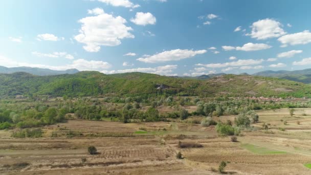 Vlucht Onbewoond Slecht Bebouwd Gebied Servië Kleine Huisjes Verte Blauwe — Stockvideo