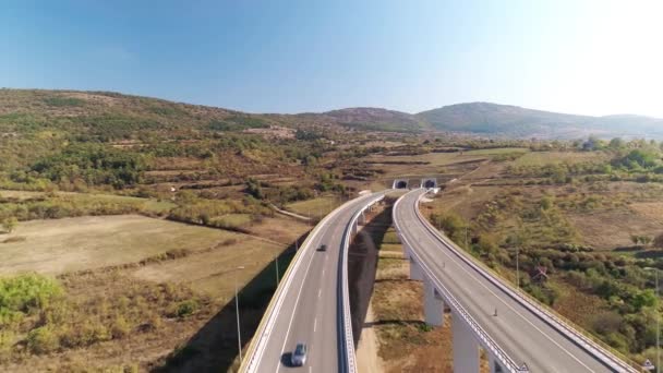 Volo Dei Tunnel Gemelli Del Viadotto Drone Sparato Strada Multipiano — Video Stock