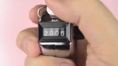 El sayacı sayacı dört haneli analog analog yakın çekim 02 El tetikleme analog sayaç numaraları 2000-2035