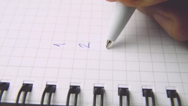 Bolígrafo Bolígrafo Biro Escribir Números Cuaderno Números Escritura Mano Papel — Vídeos de Stock