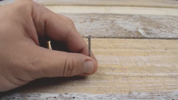 Hands Hammering Nail Vintage Wooden Surface Plank Table Hammering Nail — Vídeo de stock