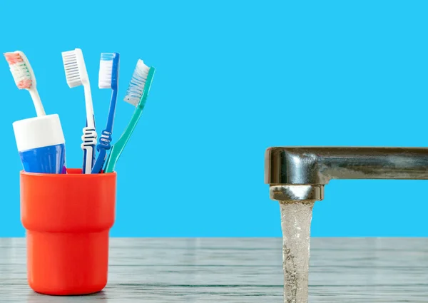 Offener Wasserhahn Mit Selektiver Farbe Fließendem Wasser — Stockfoto