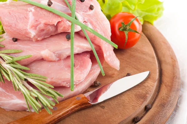 Carne crua, vinho e especiarias — Fotografia de Stock