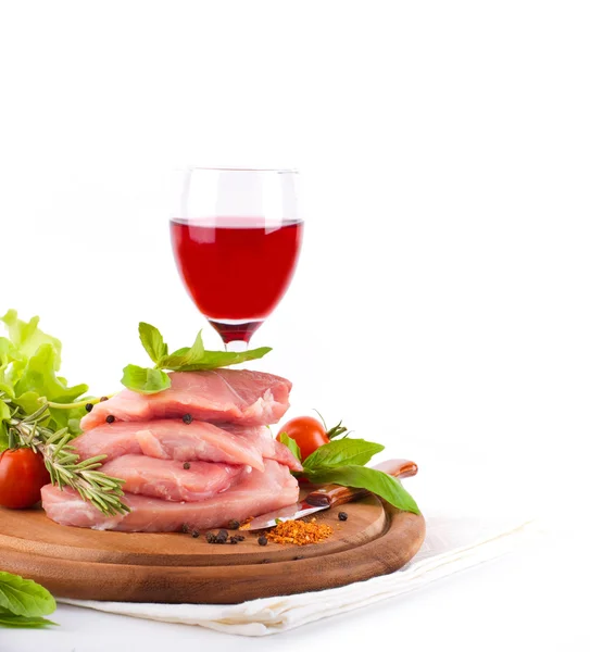 Carne cruda, vino y especias — Foto de Stock