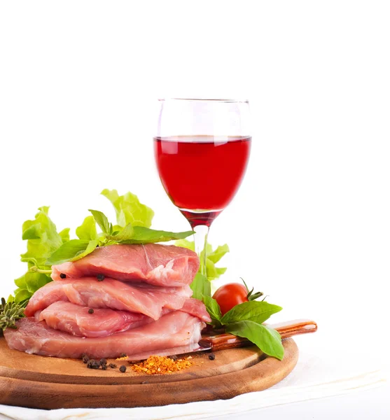 Carne cruda, vino y especias — Foto de Stock