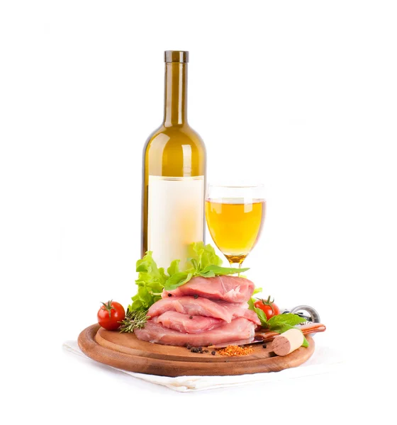 Carne crua, vinho e especiarias — Fotografia de Stock