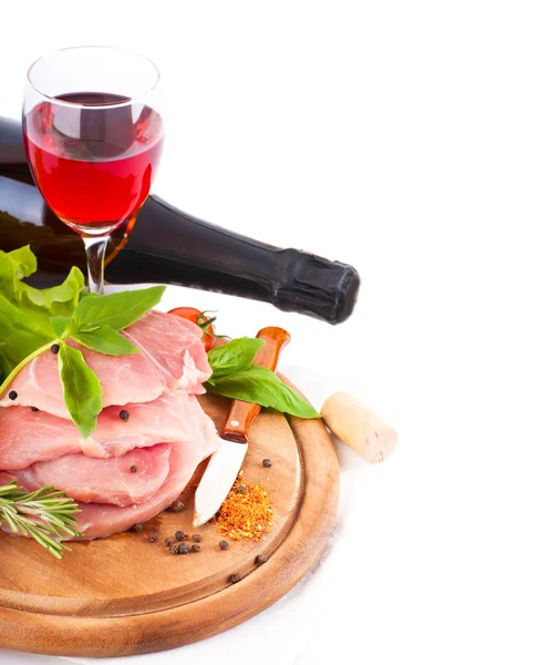 Rohes Fleisch, Wein und Gewürze — Stockfoto