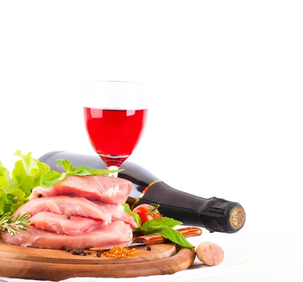 Rohes Fleisch, Wein und Gewürze — Stockfoto