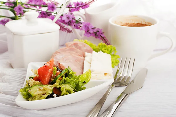 Breakfast from sausage, cheese and coffee, Provencal style — Stock Photo, Image