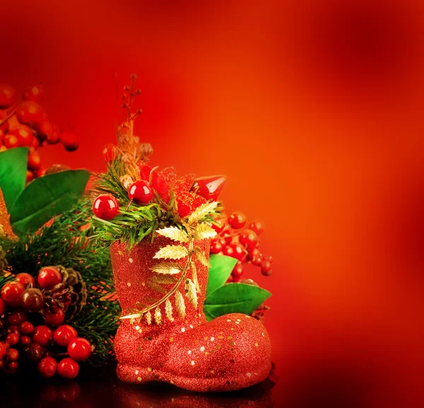 Biglietto di Natale con bacche e un ramo di abete — Foto Stock