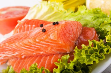 alabalığı Ham salata biber ve zeytinyağı ile