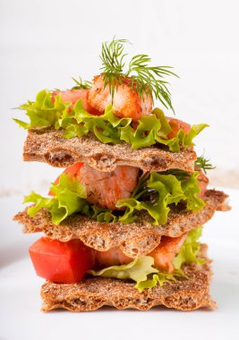 Gelen bir limon ve rezene kızarmış somon salata