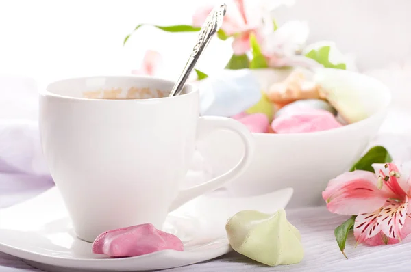 Xícara de café e biscoitos doces — Fotografia de Stock