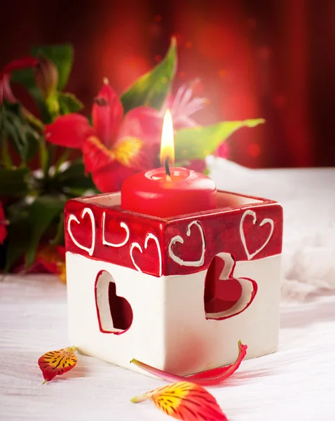 Red candle with heart and flower, a Valentine's Day card — Stock Photo, Image