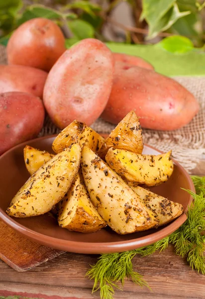 Crude and fried potatoes — Stock Photo, Image