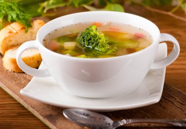 sebze brokoli çorbası ve havuç, rezene ile ekmek