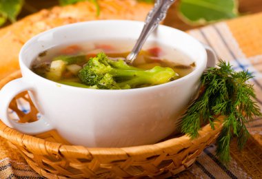 sebze brokoli çorbası ve havuç, rezene ile ekmek