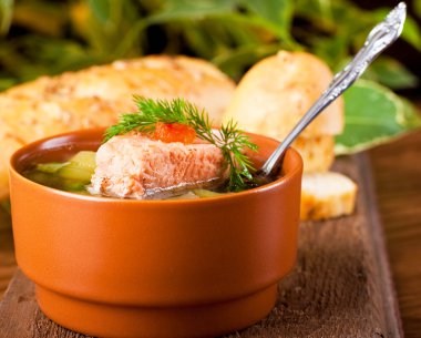 Balık alabalık çorbası ve rezene ile ekmek