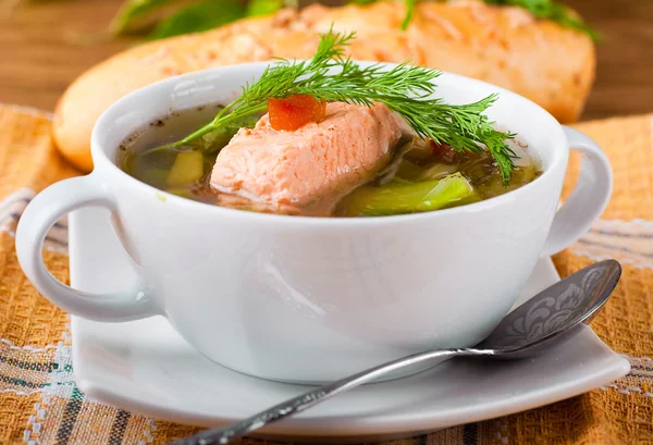 Рыба форель суп и хлеб с фенхелем — стоковое фото