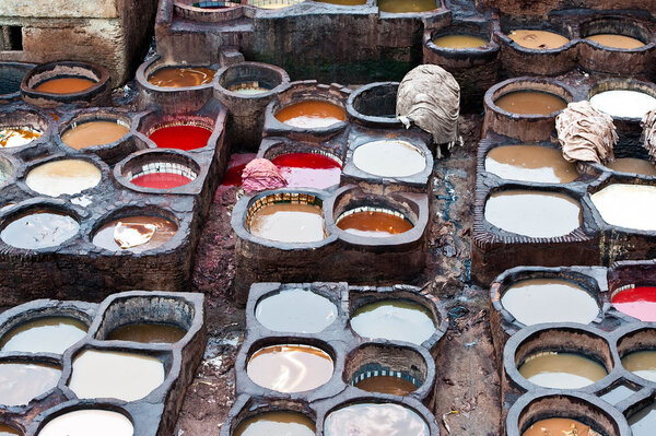 Марокканские кожаные заводы, древнее ремесло в Медине Фес
