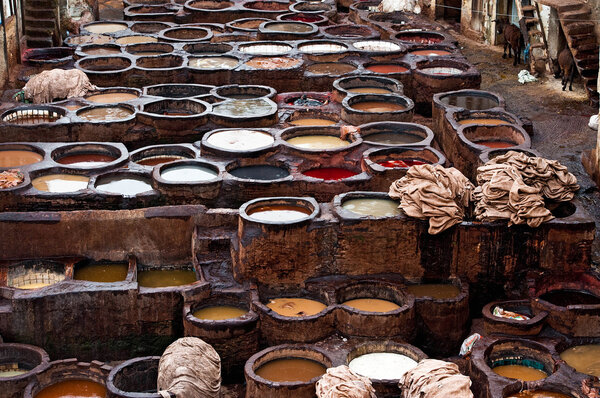 Марокканские кожаные заводы, древнее ремесло в Медине Фес
