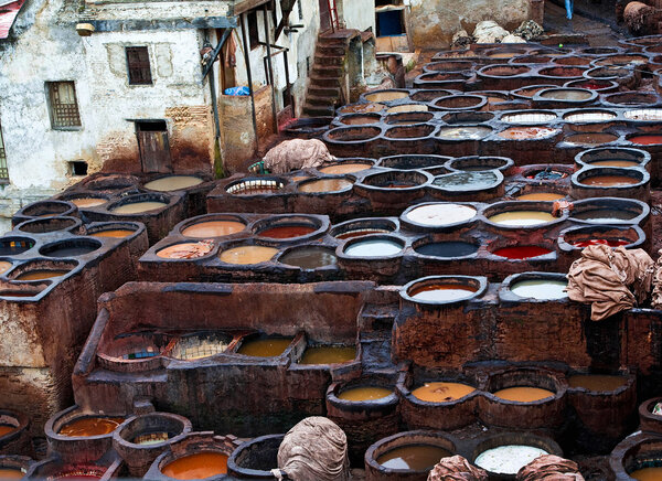 Марокканские кожаные заводы, древнее ремесло в Медине Фес
