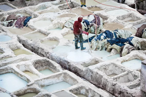 โรงงานเครื่องหนังโมร็อกโก, งานฝีมือโบราณใน Medina of Fes — ภาพถ่ายสต็อก