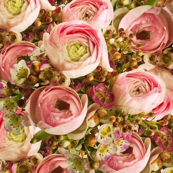 从粉红色玫瑰和小花温柔花束 — 图库照片