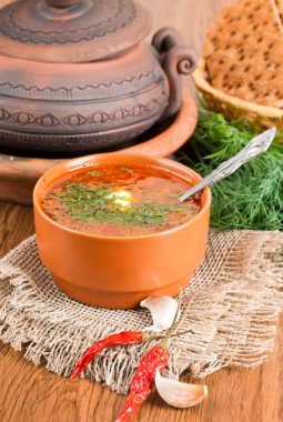 Borsch, pancar ve domates soslu lahana çorbası.