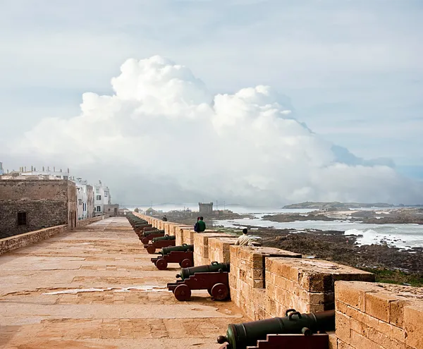 Alte Festung in Essaouira mit Blick auf den Atlantik, Marokko — Stockfoto