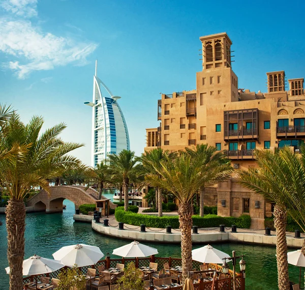 7 июня 2013 года в Дубае открывается вид на город с самого высокого здания в мире Бурдж-Халифа. — стоковое фото