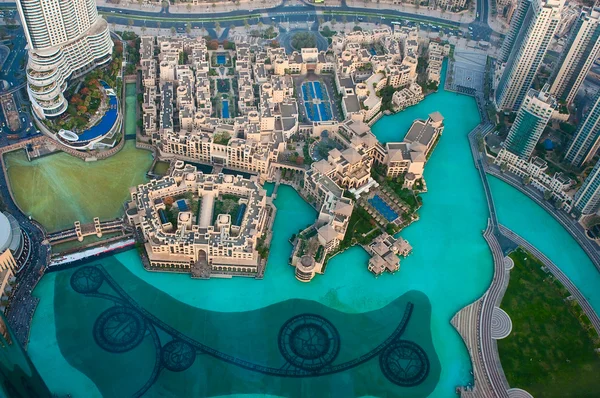 DUBAI, UAE-JUNE 7: View of the city from the observation deck Burj Khalifa the highest building in the world on June 7, 2013 in Dubai — Stock Photo, Image