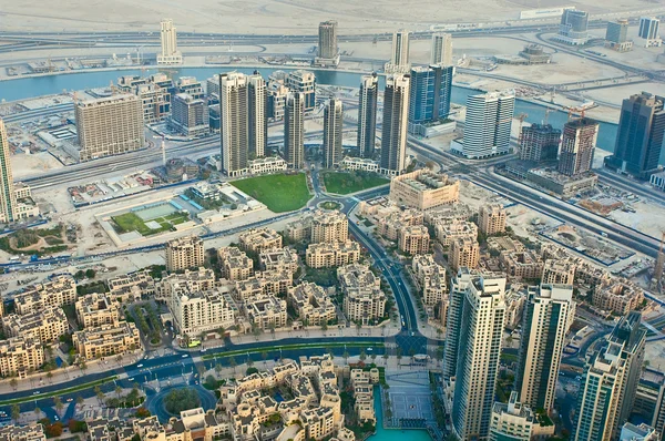 DUBAI, UAE-JUNE 7: View of the city from the observation deck Burj Khalifa the highest building in the world on June 7, 2013 in Dubai — Stock Photo, Image