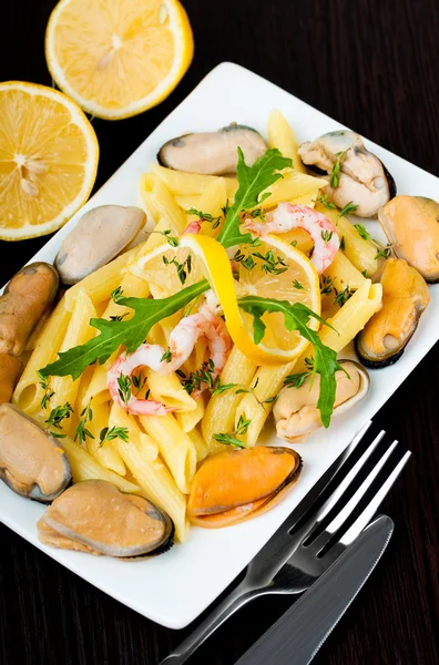 Pasta with mussels — Stock Photo, Image