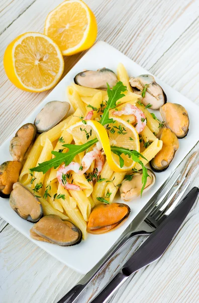 Pasta with mussels — Stock Photo, Image