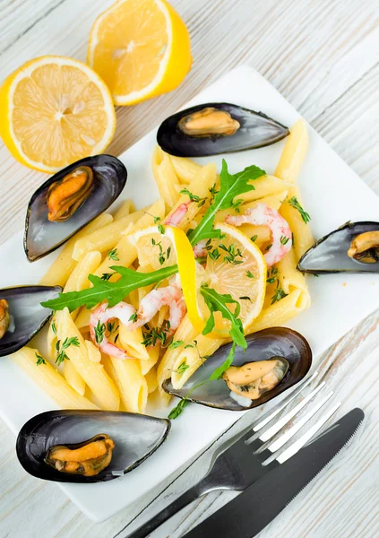 Pasta with mussels — Stock Photo, Image