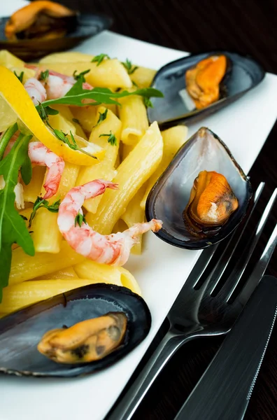 Pasta with mussels — Stock Photo, Image