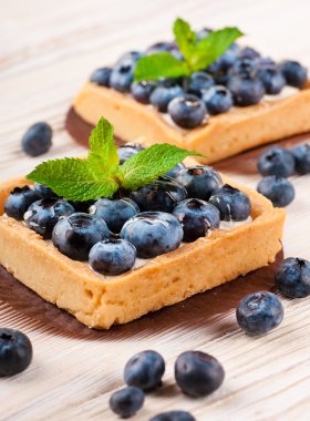 Ahududu, nane ve anason ile BlackBerry tart yıldız