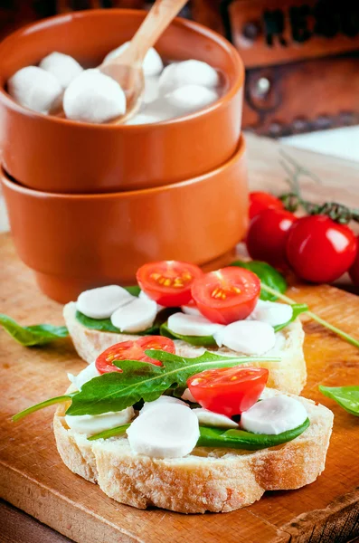 Mozzarella, tomatoes and bread — Stock Photo, Image