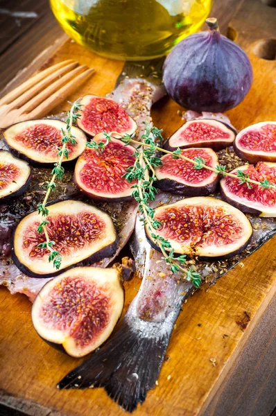 Dorado balığı limon ve incir