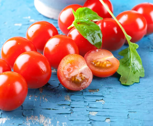 Mozzarella, tomates y pan — Foto de Stock