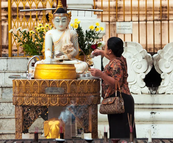 Parishioners leave wishes and prayers — Stock Photo, Image