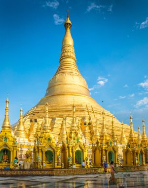 shwedagon pagoda yangon yapılan