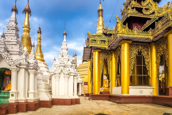 Shwedagon pagoda Yangonban, Mianmarban — Stock Fotó