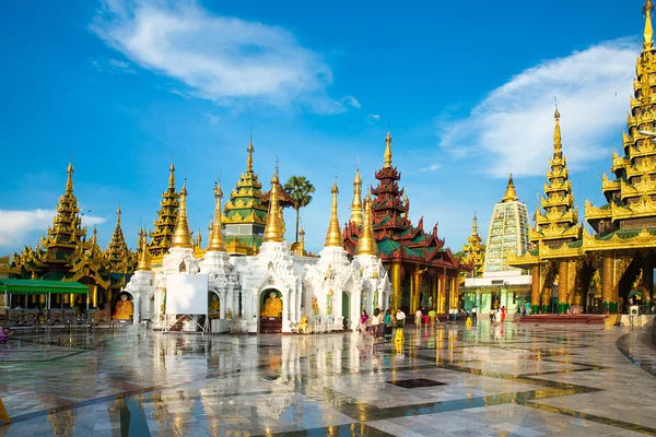 Shwedagon pagoda Yangonban, Mianmarban — Stock Fotó